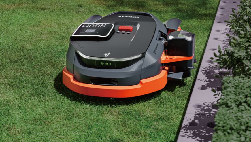 Robot rasaerba in azione Navimow serie X